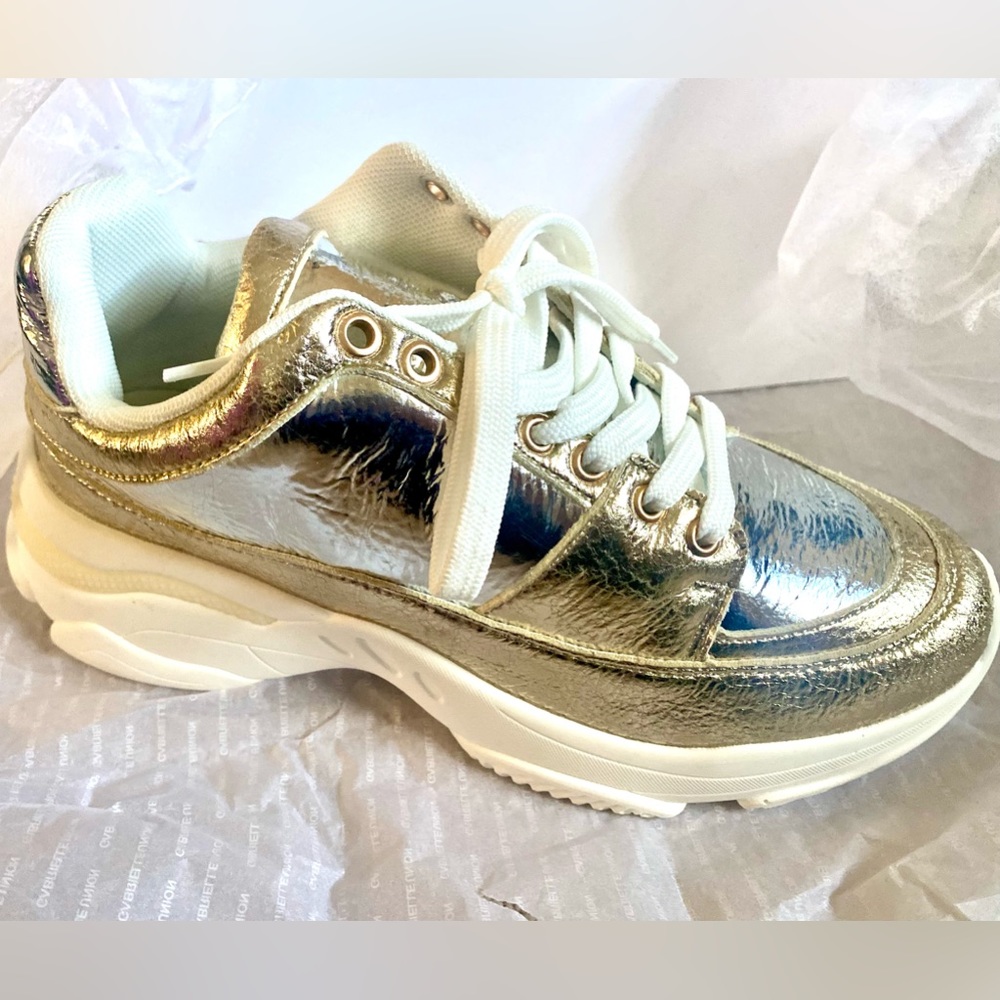 Gabrielle Union metallic sneaker/light gold 🌟